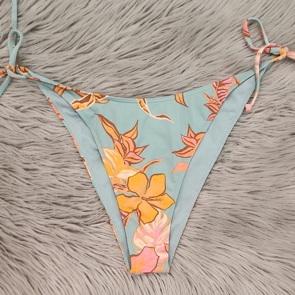 Roxy Pink and Blue Bikini with Tropical Floral Design - Picture 4 of 8